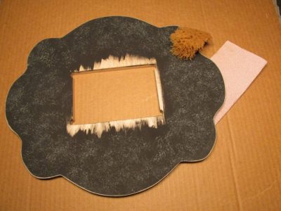 black-picture-frame-5-700x525