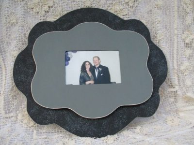 black-picture-frame-8-700x525